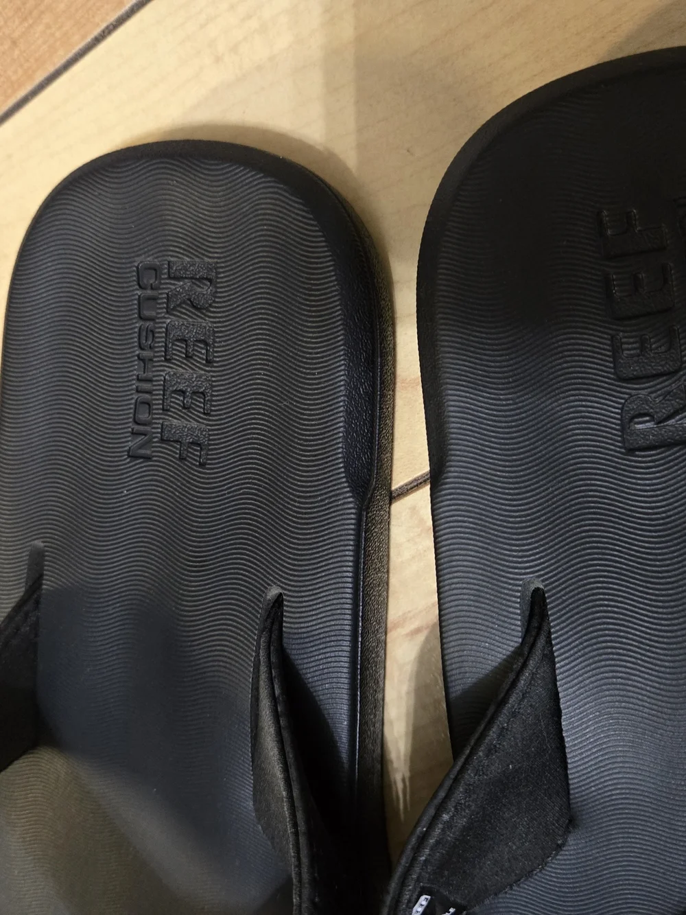 NWOT Reef Men's Black Cushioned Flip Flops